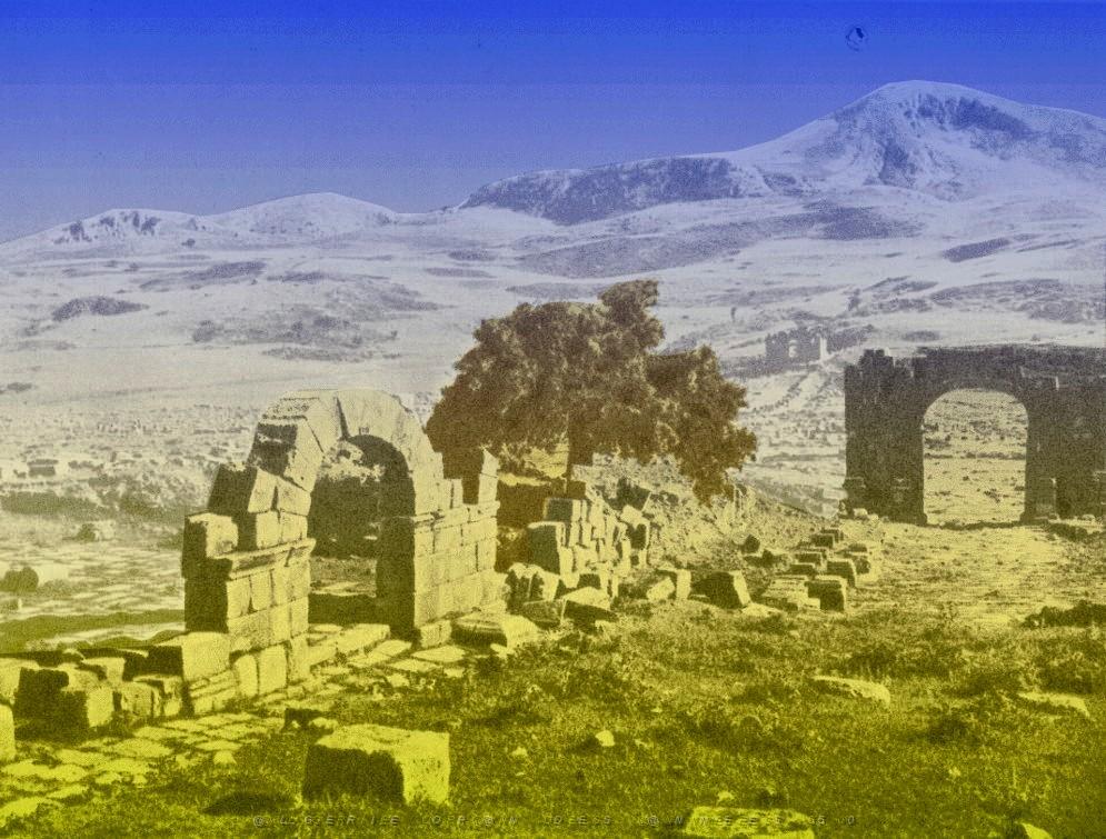 VESTIGES ROMAINS ET HAUTS PLATEAU 000002 ANNOUNA RUINES DE DEUX PETITS ARCS.jpg